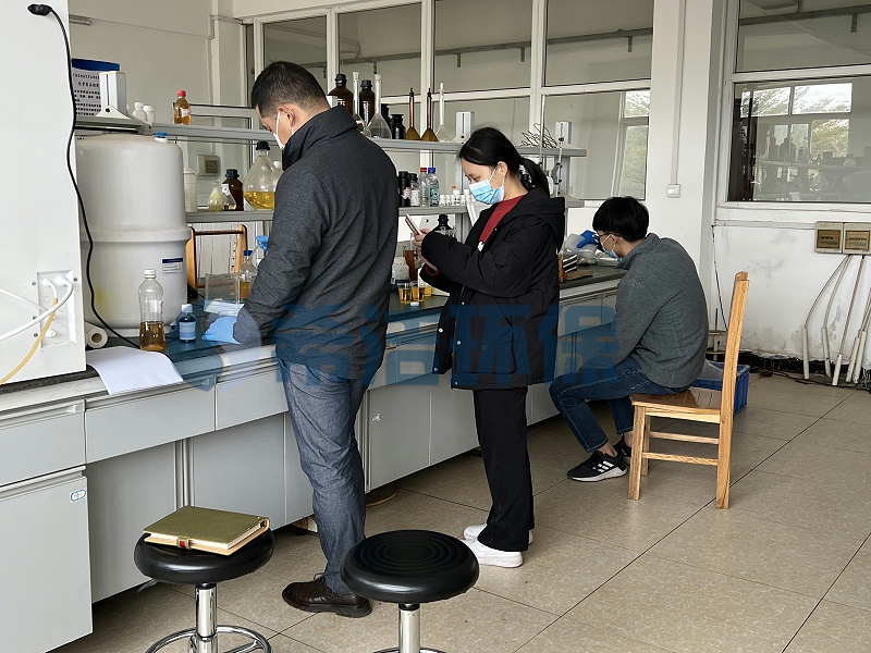 化工废水实验现场